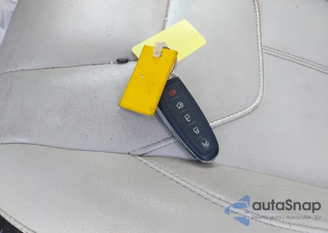 2018 Ford Focus Titanium z USA, uszkodzony, nr VIN 1FADP3J27JL294615